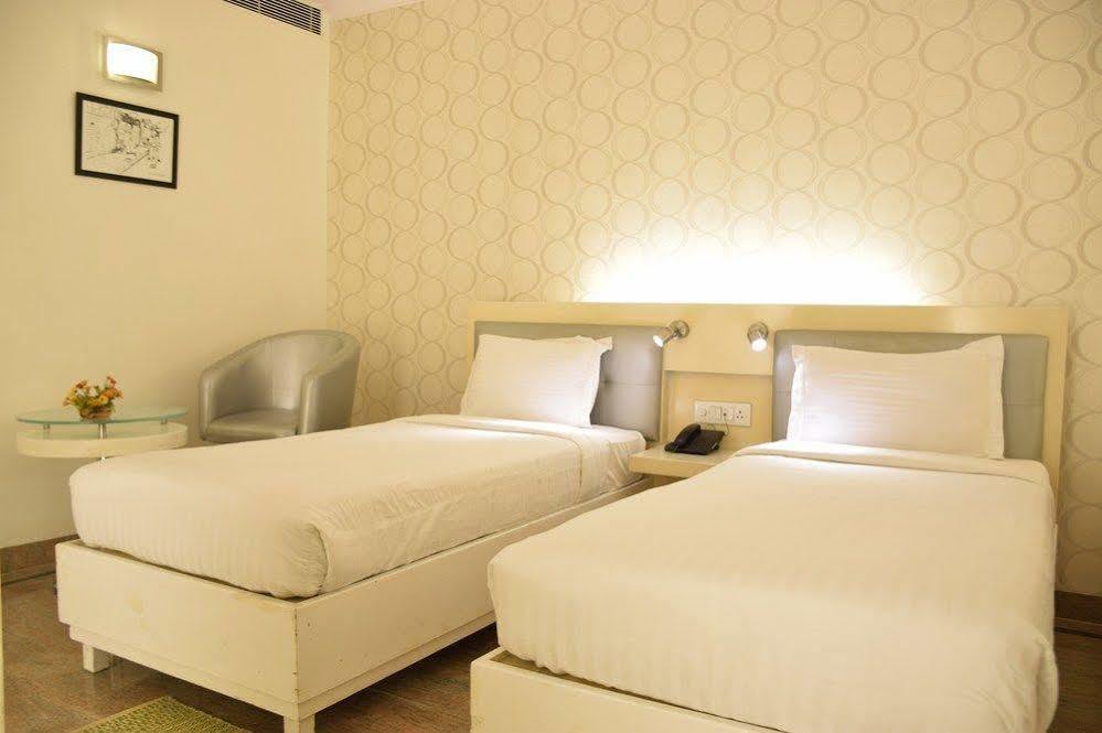 Treebo Check In By Oran Hotel New Delhi Exterior photo